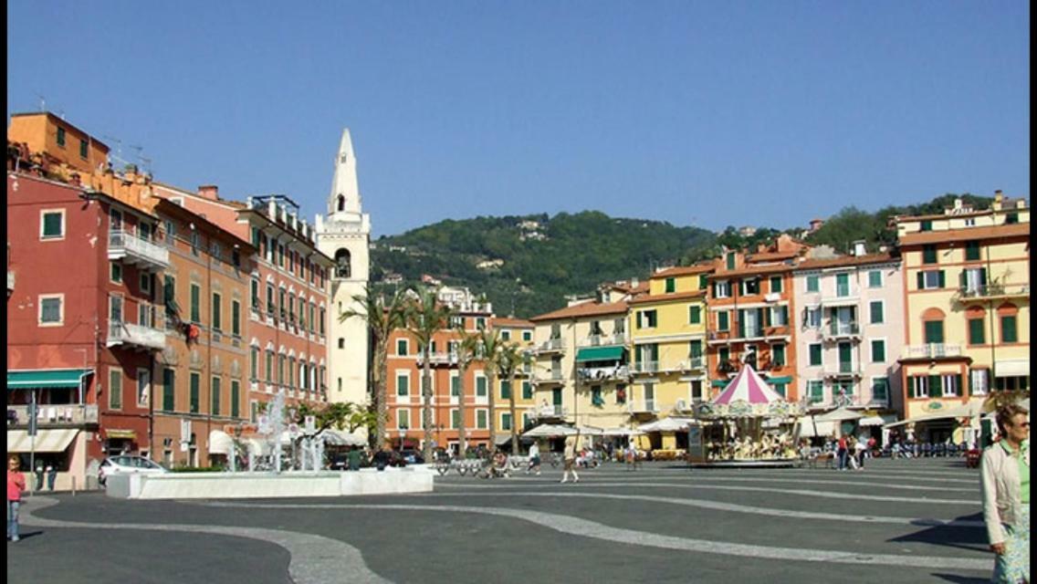Apartamento Cocoon, Atypical Flat In Historic Center & Breakfast Sarzana Exterior foto