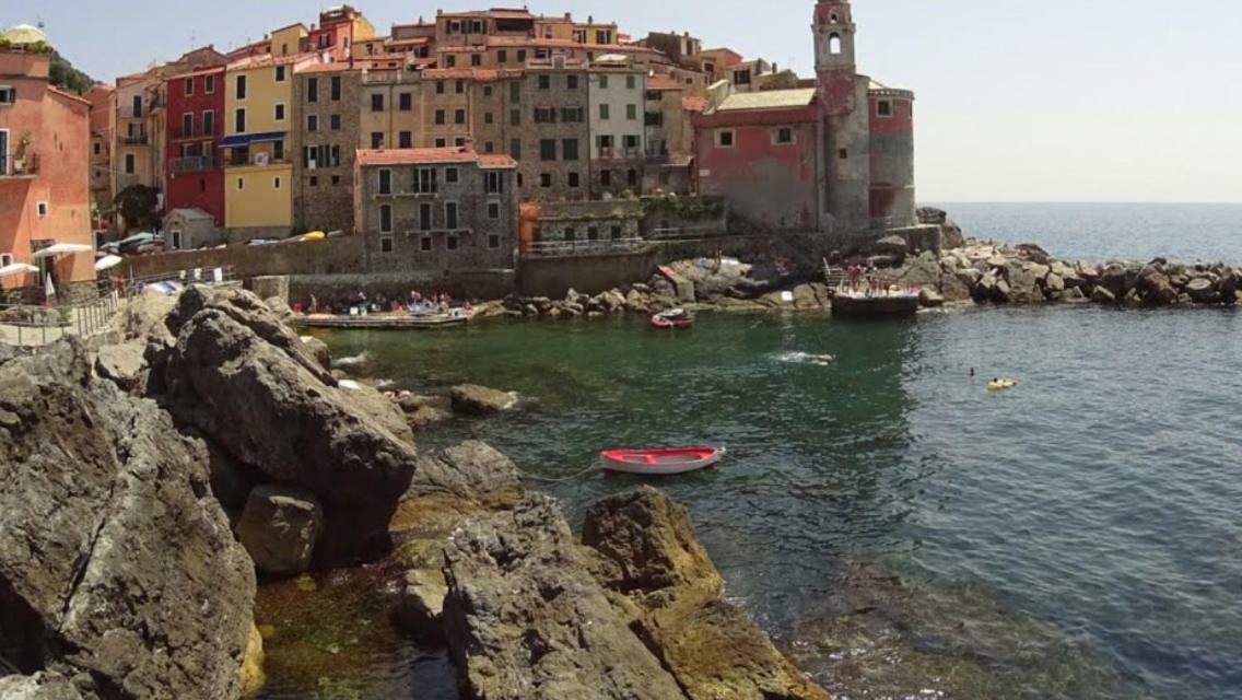 Apartamento Cocoon, Atypical Flat In Historic Center & Breakfast Sarzana Exterior foto
